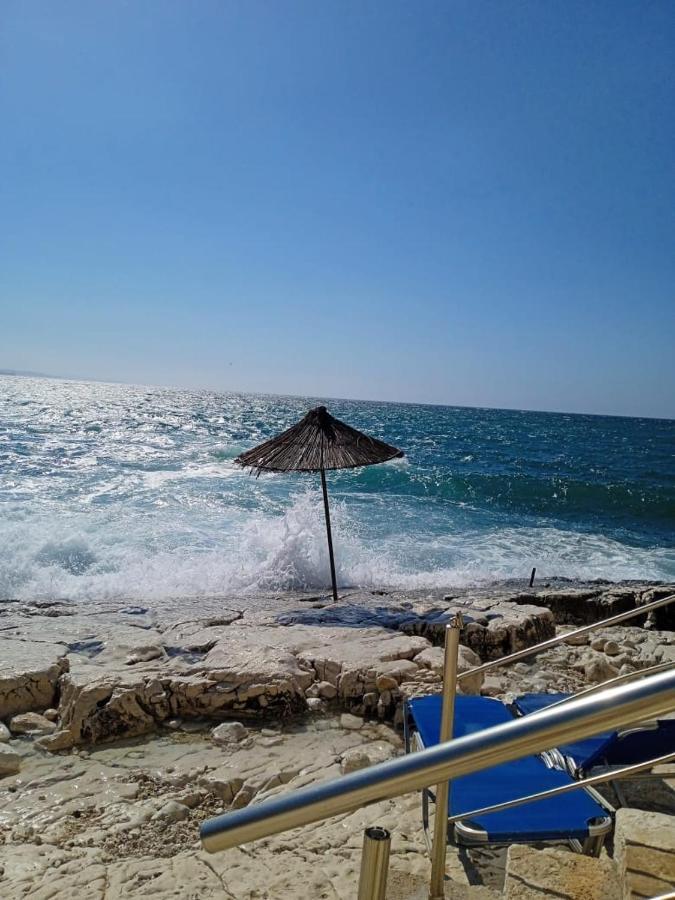 Riviera Rooms Sarandë Buitenkant foto
