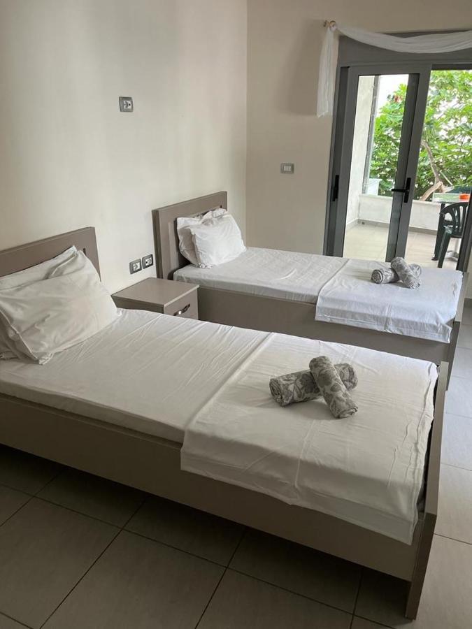 Riviera Rooms Sarandë Buitenkant foto