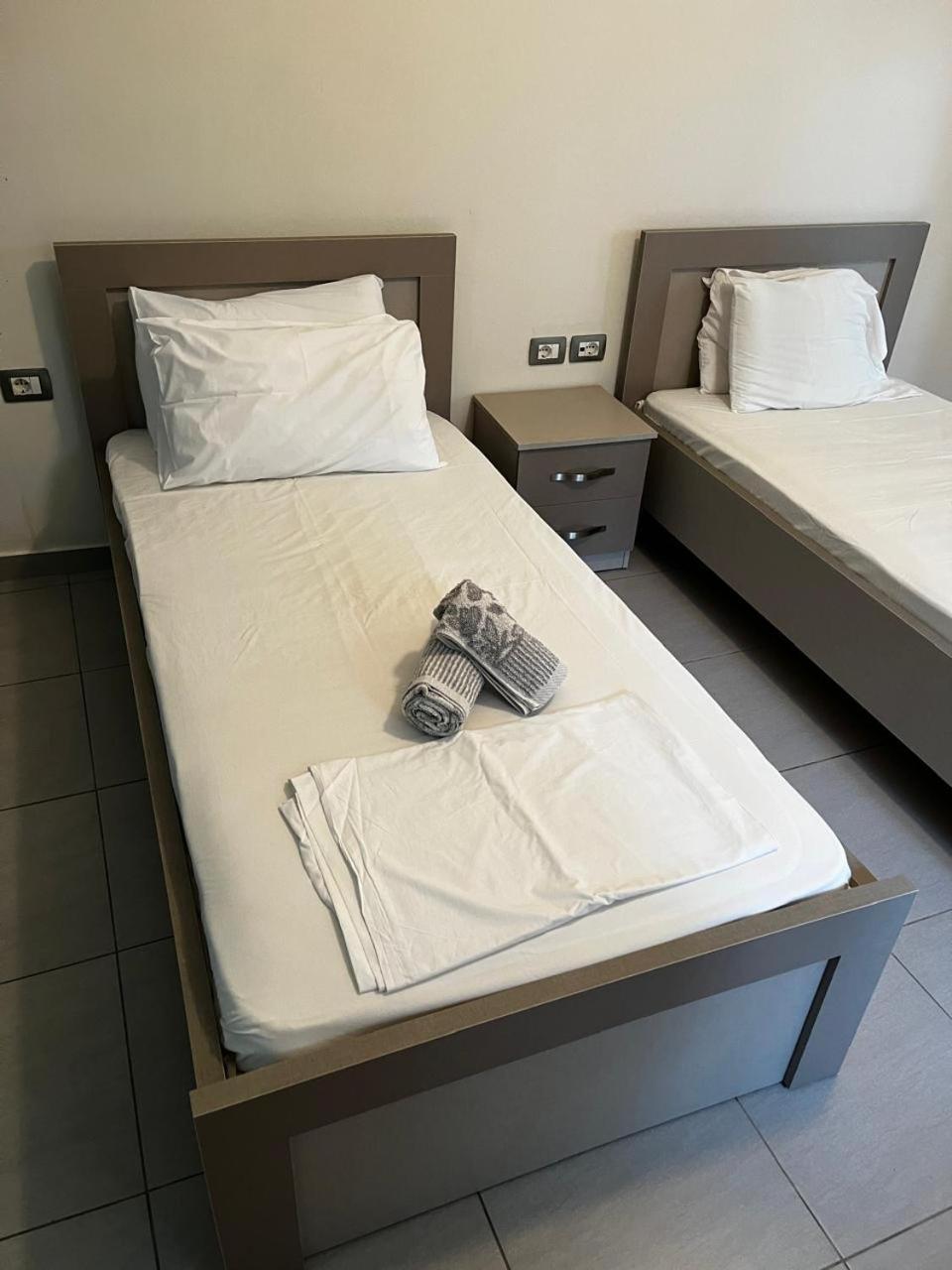 Riviera Rooms Sarandë Buitenkant foto