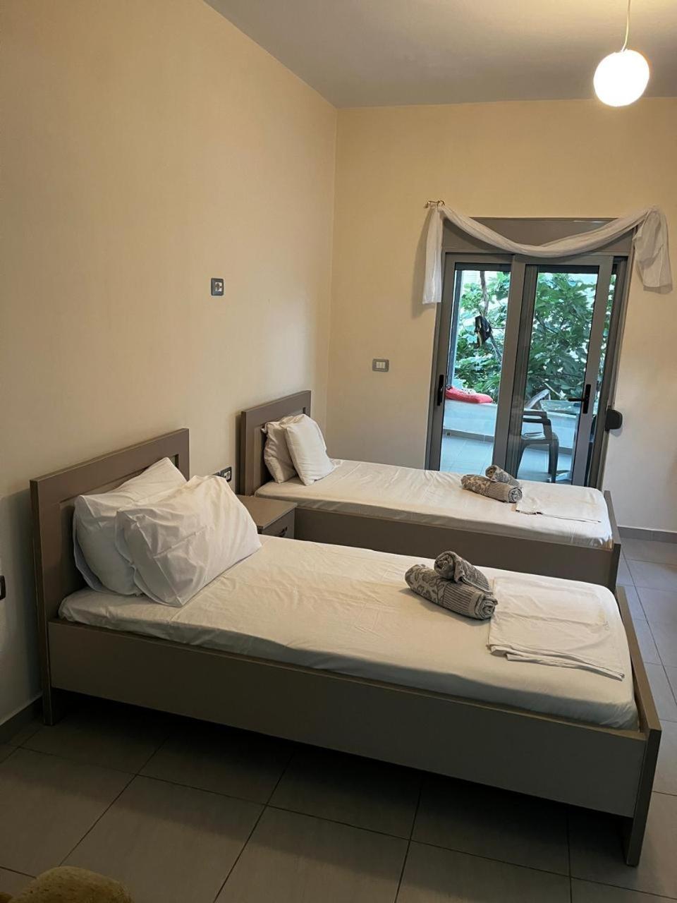 Riviera Rooms Sarandë Buitenkant foto