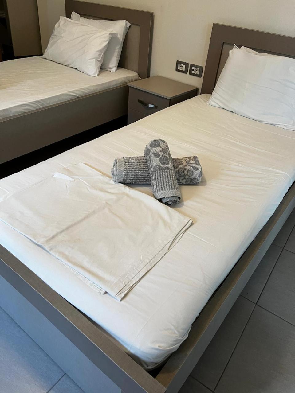 Riviera Rooms Sarandë Buitenkant foto
